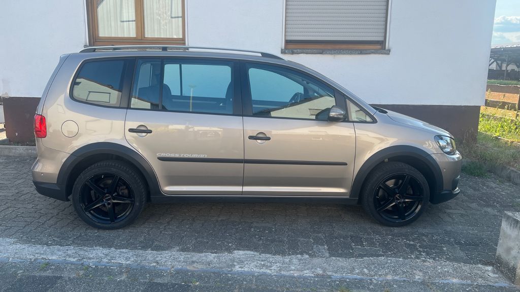 VW Touran 156.700 km 11.400 &euro; Hördt 76771