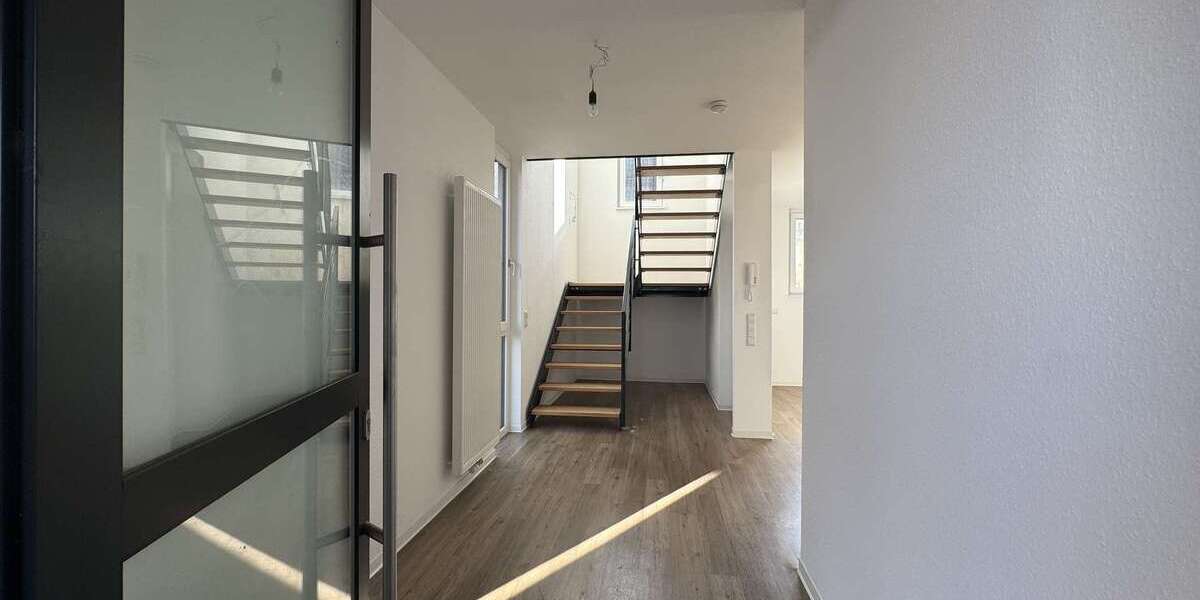 Investieren im Silberstreifen: Wohn-Gewerbeimmobilie mit Garten, Garage & Flexibilitä 6 zimmer