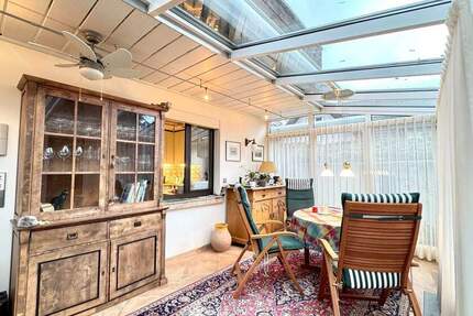 Renovierungsbedürftiges Wohnhaus in direkter Allee-Lage 8 zimmer