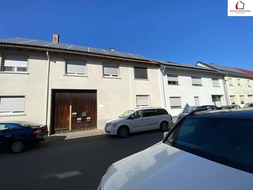 °°° Mehrfamilienhaus MIT 4 WohnungEN, 3 GARAGEN, GARTEN UND AUSBAUPOTENZIAL °°°