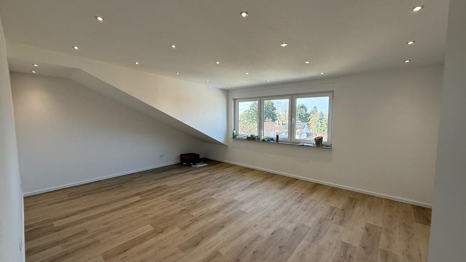 Dachgeschoßwohnung Karlsruhe Knielingen - 4 Zimmer, 99 m&sup2;, 1.390&euro; | Angebot:26133475