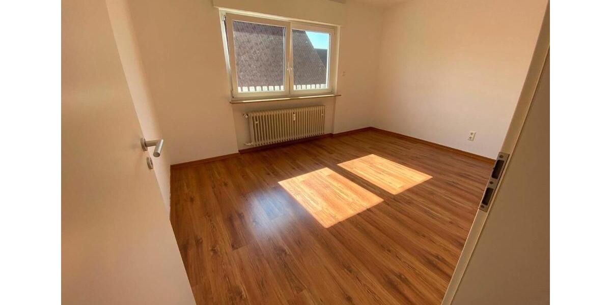 Etagenwohnung Karlsruhe Neureut - 3 Zimmer, 110 m&sup2;, 1.400&euro; | Angebot:24762121