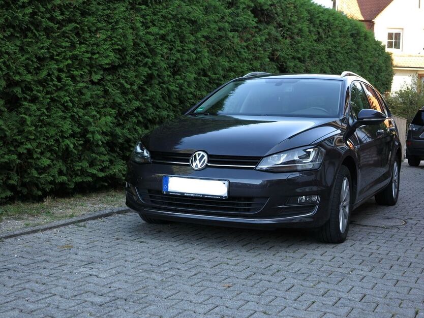 VW Golf 147.708 km 11.900 € Keltern 75210