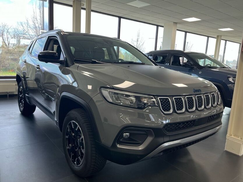 Jeep Compass 10 km 35.990 € Karlsruhe 76185