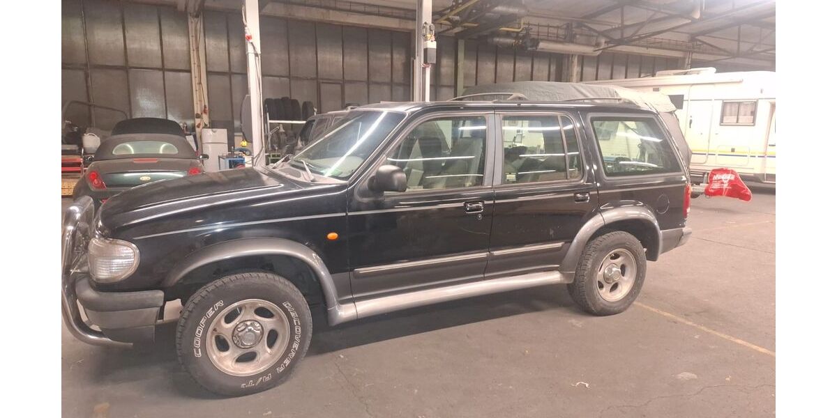 Ford Explorer 101.052 km 3.200 &euro; Karlsruhe 76137