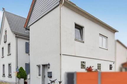 Haus Herxheim bei Landau/Pfalz Herxheim - 8 Zimmer, 216 m&sup2;, 300.000&euro; | Angebot:25680925