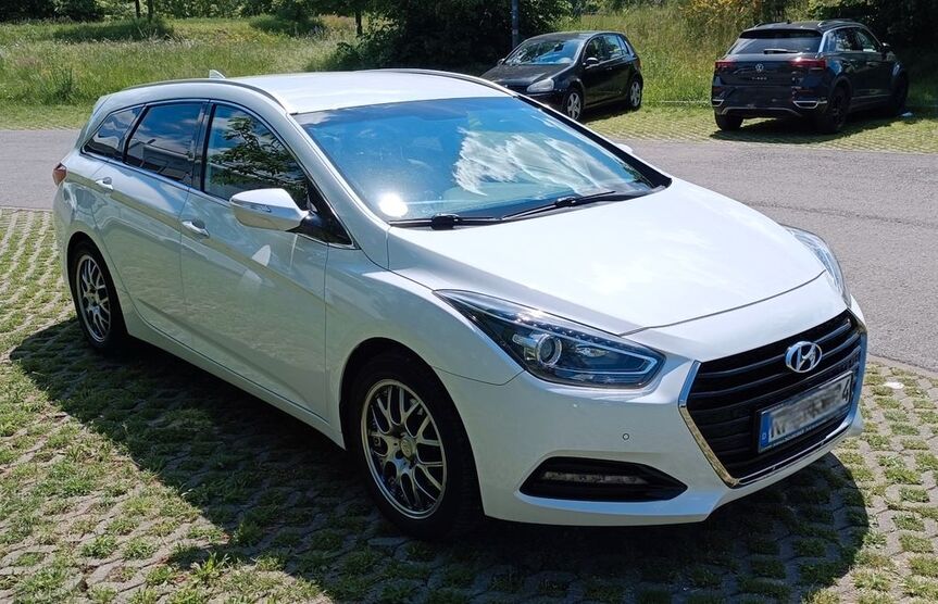 Hyundai i40 163.000 km 12.000 € Karlsruhe 76149