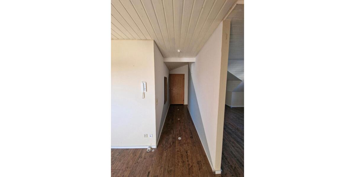 Dachgeschoßwohnung Straubenhardt - 4 Zimmer, 93 m&sup2;, 850&euro; | Angebot:25354030