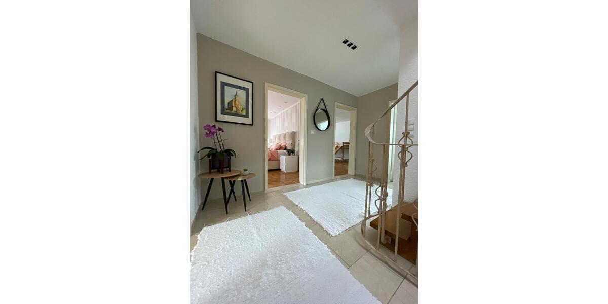 Einfamilienhaus Waldbronn - 8 Zimmer, 250 m&sup2;, 2.800&euro; | Angebot:25963883