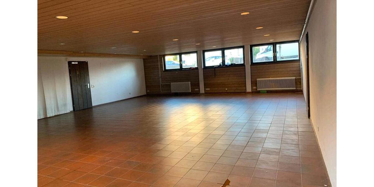 Vielseitig nutzbarer Lager- Büroraum mit Aufzug zimmer