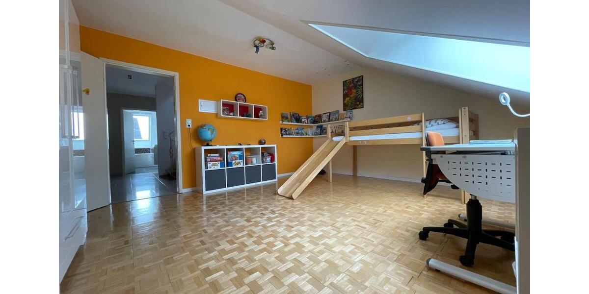 Einfamilienhaus Waldbronn - 8 Zimmer, 250 m&sup2;, 2.800&euro; | Angebot:25963883