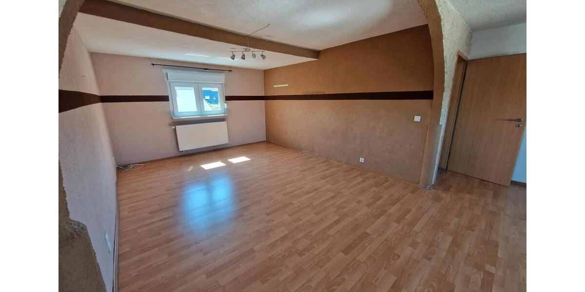 Etagenwohnung Bretten - 3 Zimmer, 95 m&sup2;, 1.100&euro; | Angebot:26411652