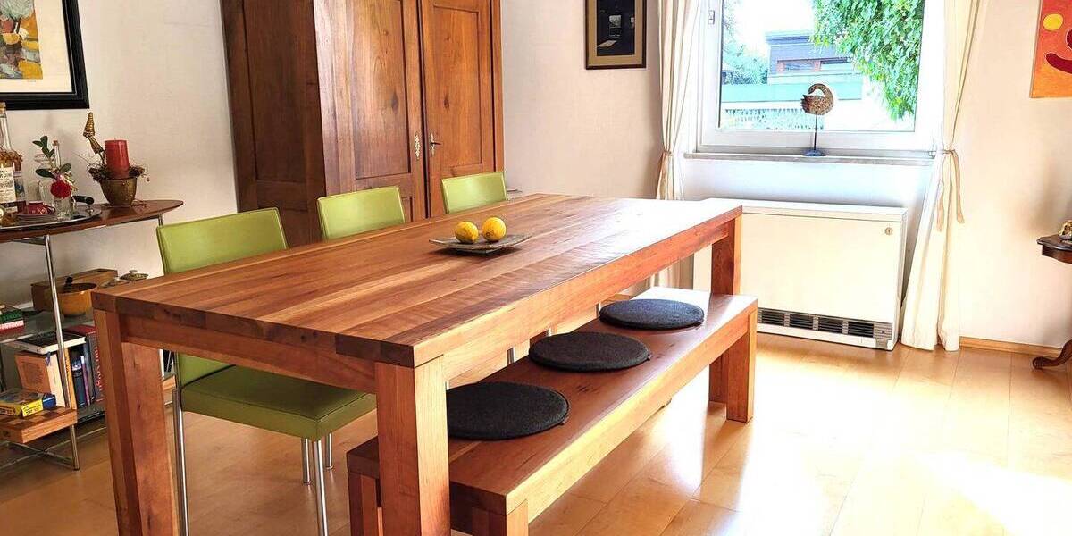 Gepflegtes Zweifamilienhaus mit sonnigem Garten und Ausbaupotential 8 zimmer