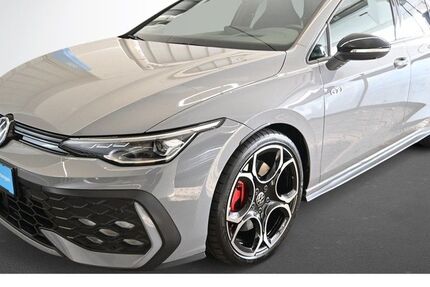 VW Golf 9.200 km 36.990 € Karlsruhe 76131