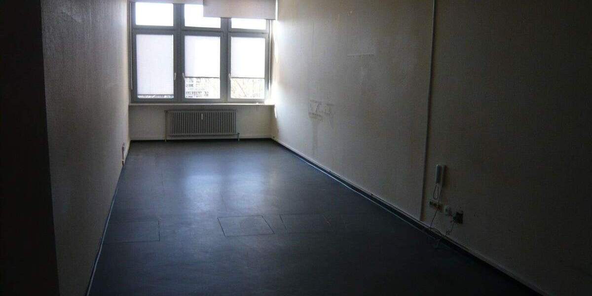 Leerstehende Gewerbefläche vis-a-vis Rathaus in WörtRhein zimmer