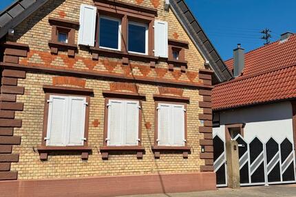 Wohnhaus in Freckenfeld mit großzügiger Gewerbenutzfläche