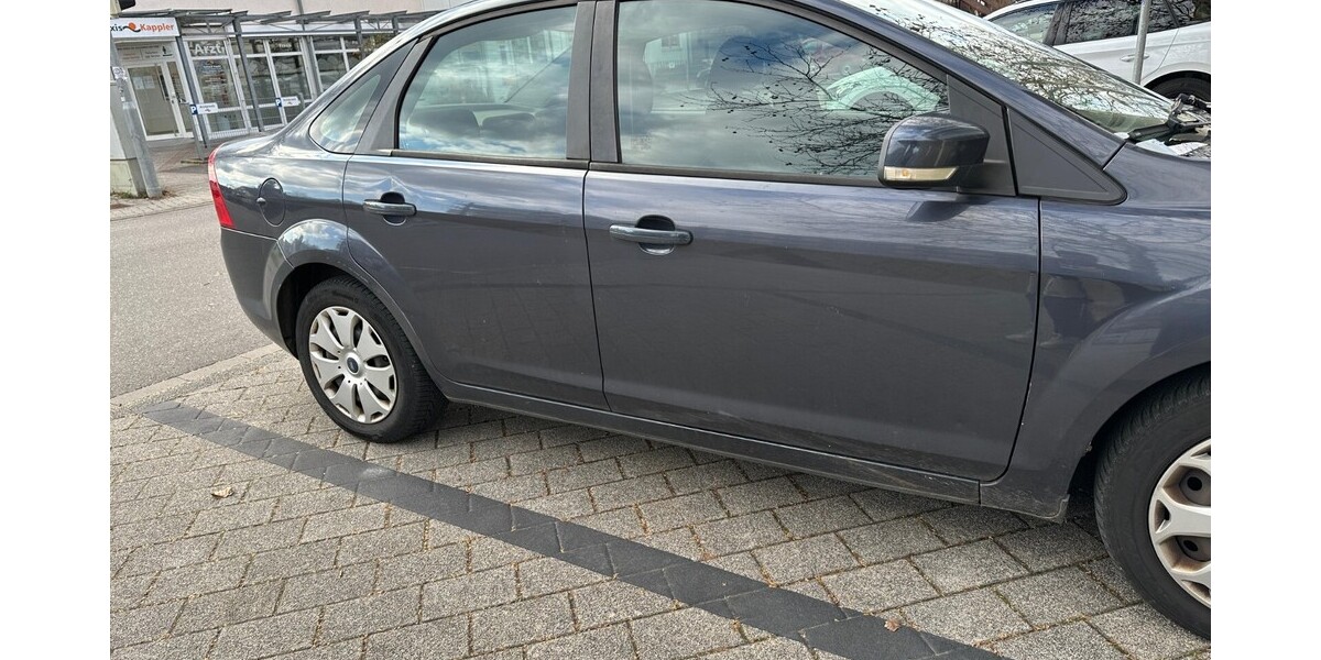 Ford Focus Stufenheck 245.000 km 2.000 &euro; Rheinstetten 76287