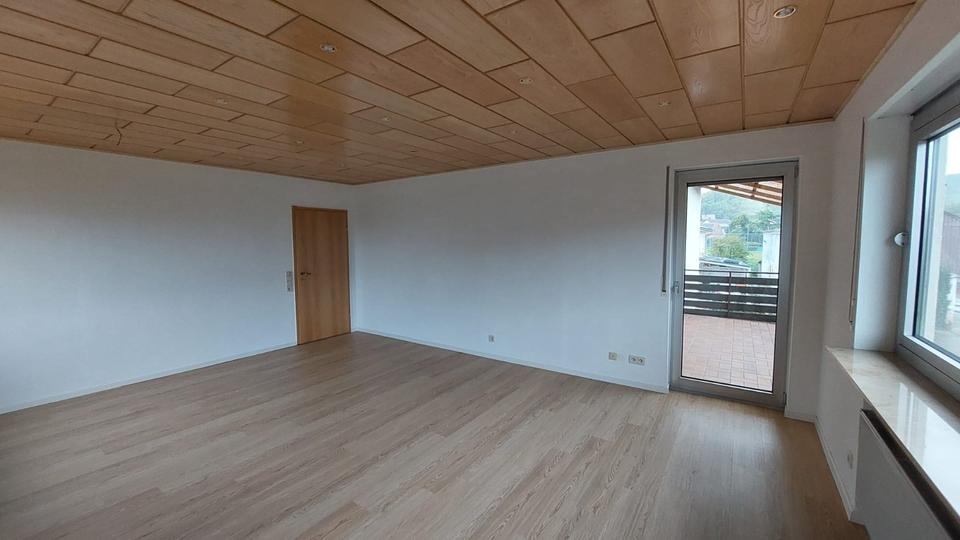 4-Zimmer-Wohnung mit 2 Balkonen in Kraichtal-Neuenbürg 4 zimmer