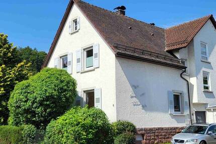 Gepflegtes Zweifamilienhaus mit sonnigem Garten und Ausbaupotential 8 zimmer