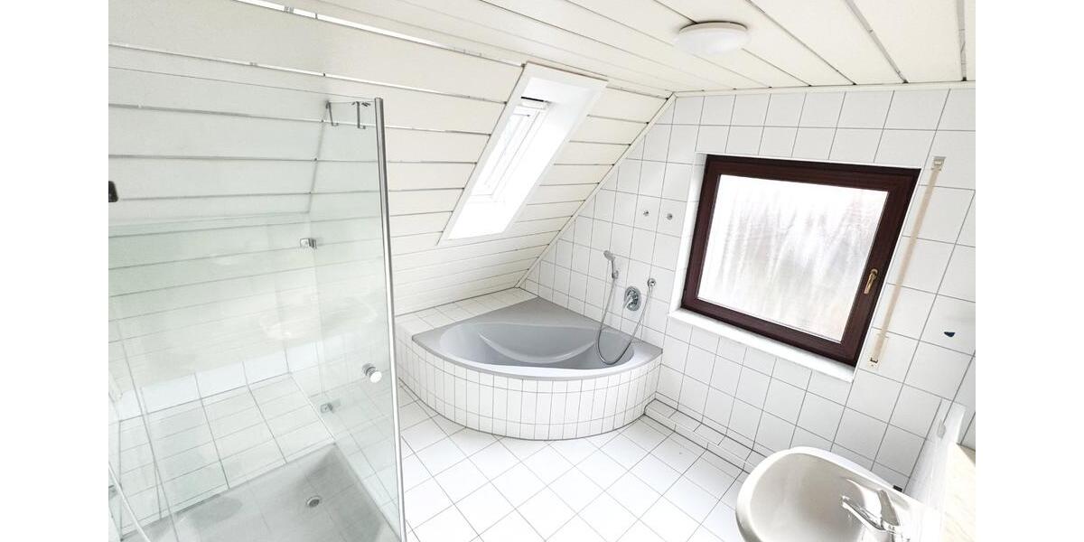 Etagenwohnung Ettlingen - 3 Zimmer, 120 m&sup2;, 1.300&euro; | Angebot:25126311