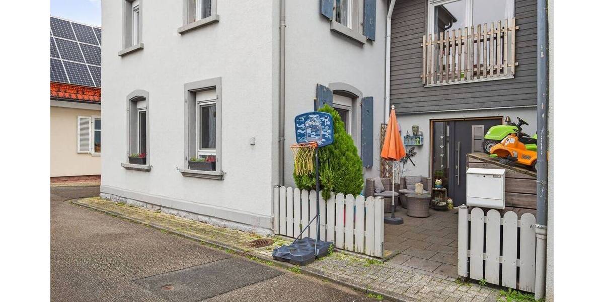 Einfamilienhaus Herxheim bei Landau/Pfalz Herxheim - 8 Zimmer, 216 m&sup2;, 300.000&euro; | Angebot:25680925