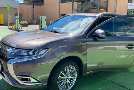 Mitsubishi Plug-in Hybrid Outlander 96.000 km 24.600 &euro; Karlsruhe 76185