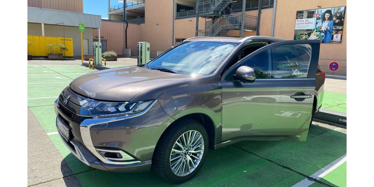 Mitsubishi Plug-in Hybrid Outlander 96.000 km 24.600 &euro; Karlsruhe 76185
