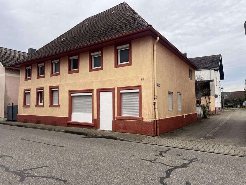 Haus zum Kaufen in Muggensturm 298.000 € 200 m²