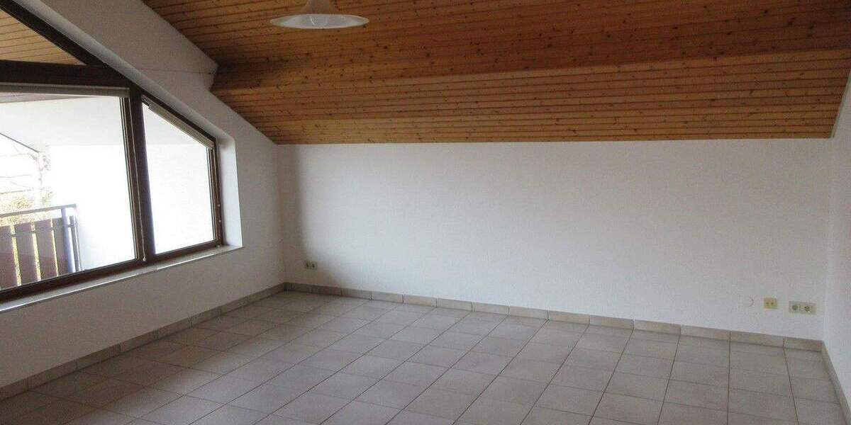 Etagenwohnung Pforzheim Südweststadt - 2 Zimmer, 70 m&sup2;, 755&euro; | Angebot:25745257