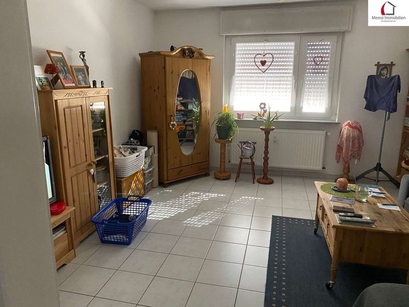 °°° Mehrfamilienhaus MIT 4 WohnungEN, 3 GARAGEN, GARTEN UND AUSBAUPOTENZIAL °°°
