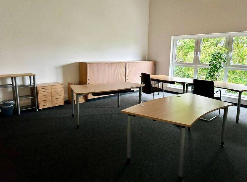 *Neubau* Erstbezug - Ein-bis Zweiraum Büro voll möbliert