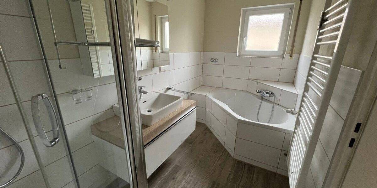 Etagenwohnung Karlsruhe Knielingen - 3 Zimmer, 93 m&sup2;, 1.050&euro; | Angebot:26911821