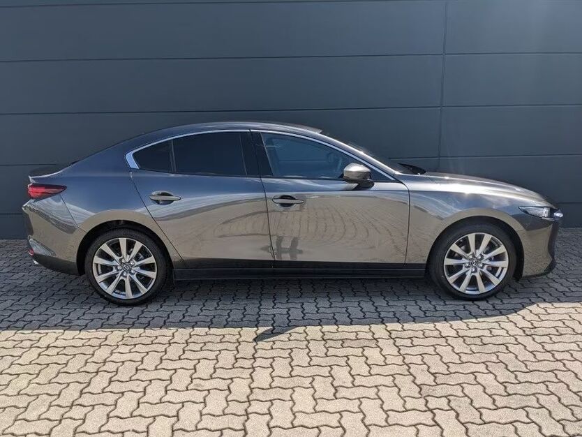 Mazda 3 26.000 km 25.900 € Karlsruhe 76137
