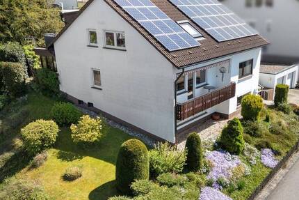 Flexibles Wohnen auf drei Ebenen - mit Garten & zwei Garagen 7 zimmer