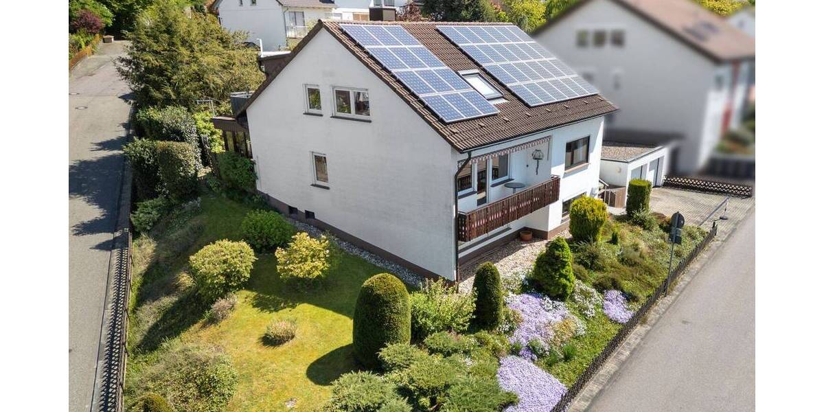 Flexibles Wohnen auf drei Ebenen - mit Garten & zwei Garagen 7 zimmer