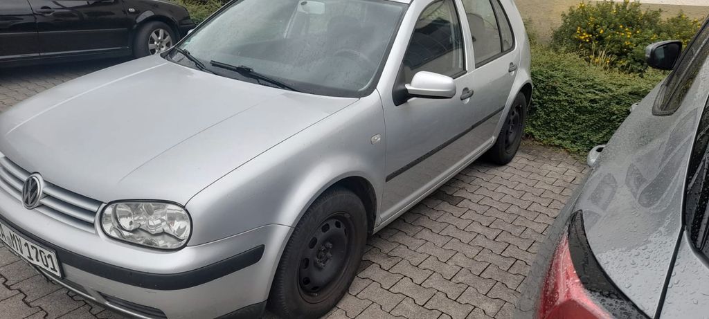 VW Golf 185.000 km 2.500 € Birkenfeld 75217