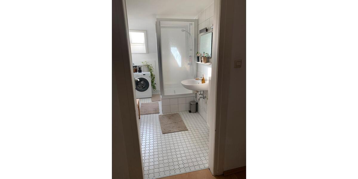 Dachgeschoßwohnung Karlsruhe Südstadt - 2 Zimmer, 66 m&sup2;, 1.150&euro; | Angebot:25161016