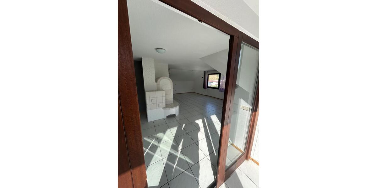 Dachgeschoßwohnung Königsbach-Stein Stein - 2.5 Zimmer, 70 m&sup2;, 720&euro; | Angebot:25446973