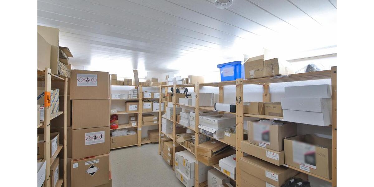 Lagerhalle mit ca. 230 qm Lagerfläche, Büro mit ca. 40 qm und Außenfläche ca. 250 qm zimmer