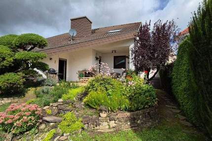 Charmantes Einfamilienhaus mit Einliegerwohnung in ruhiger, gesuchter Wohnlage Bretten-Gölshausen 7 zimmer