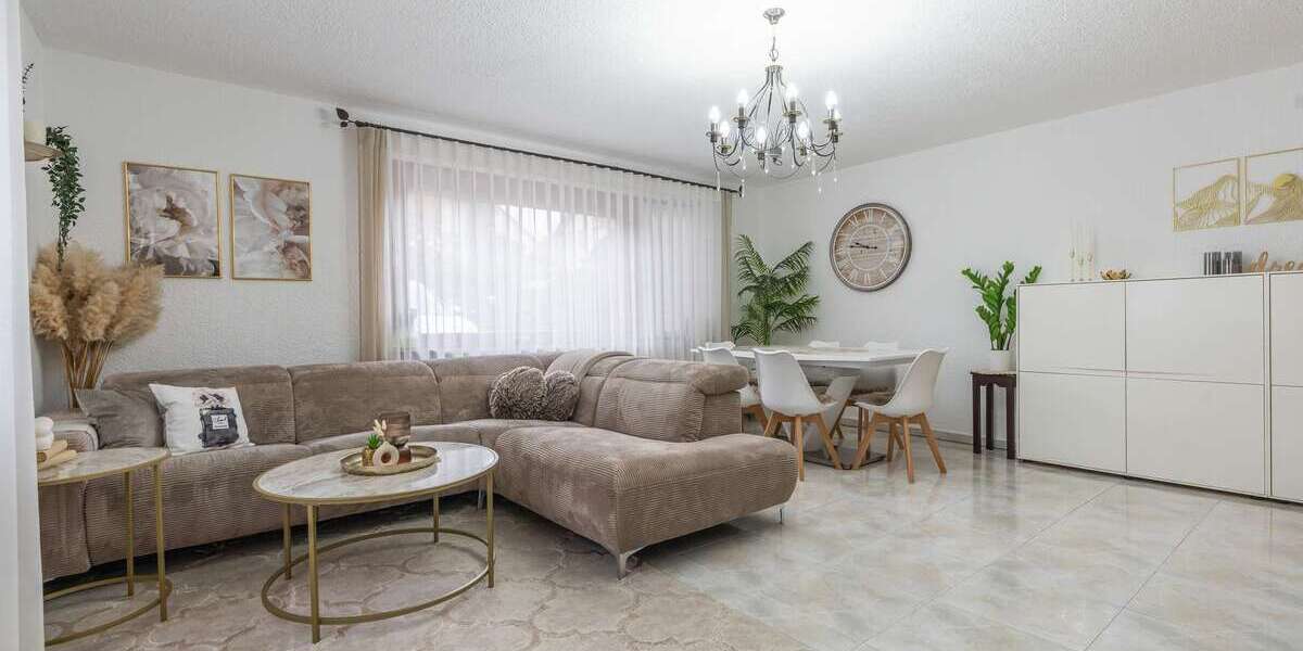 Einfamilienhaus Straubenhardt - 9 Zimmer, 234 m&sup2;, 599.000&euro; | Angebot:25479231