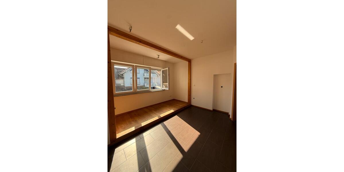 Etagenwohnung Hatzenbühl - 4 Zimmer, 130 m&sup2;, 1.100&euro; | Angebot:25415292