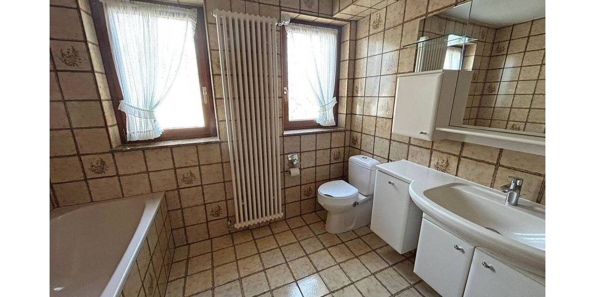 Viel Platz bietet Ihnen dieses Zweifamilienhaus in bester Wohnlage 1 zimmer