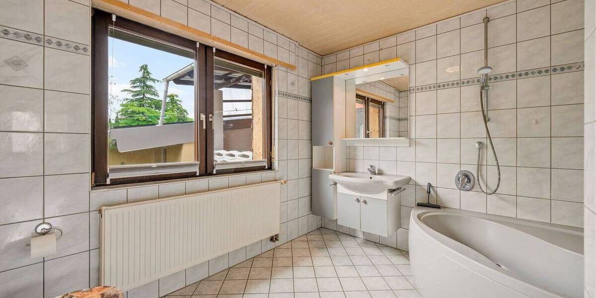 Mehrfamilienhaus, Wohnhaus Oberhausen-Rheinhausen Oberhausen - 8 Zimmer, 220 m&sup2;, 430.000&euro; | Angebot:26904256