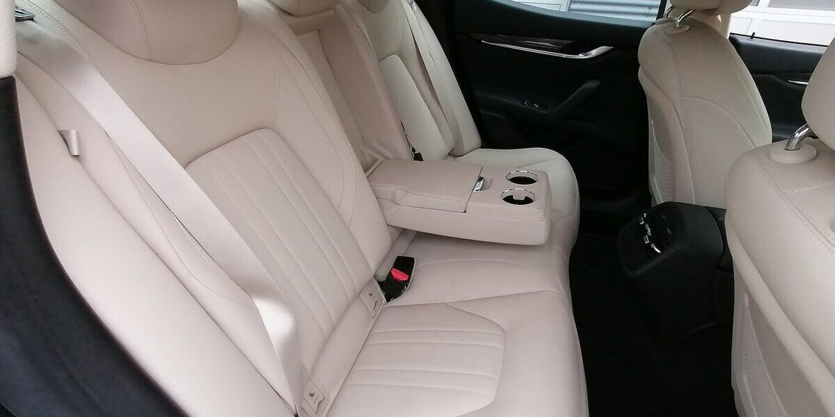 Maserati Ghibli 3.0 D Leder Klimaautomatik Leder BI-XENON 39.000 km 39.899 &euro; Landau 76829