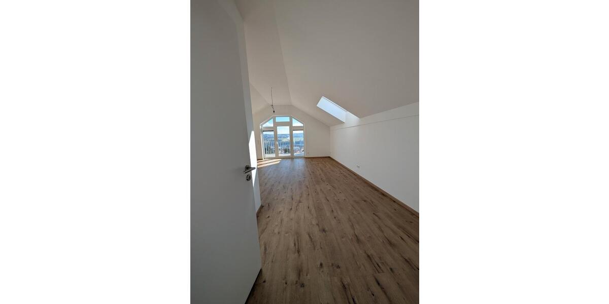 Etagenwohnung Pforzheim Nordstadt - 5 Zimmer, 150 m&sup2;, 2.250&euro; | Angebot:26312990
