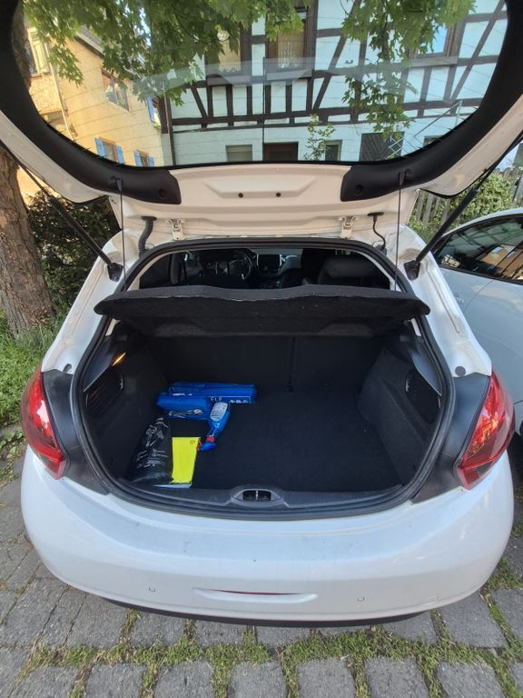 Peugeot 208 58.000 km 8.400 € Karlsbad 76307