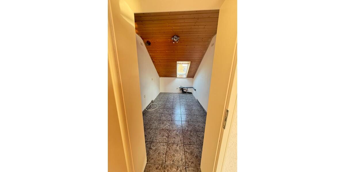 Etagenwohnung Karlsruhe Hagsfeld - 5 Zimmer, 110 m&sup2;, 1.500&euro; | Angebot:25783455