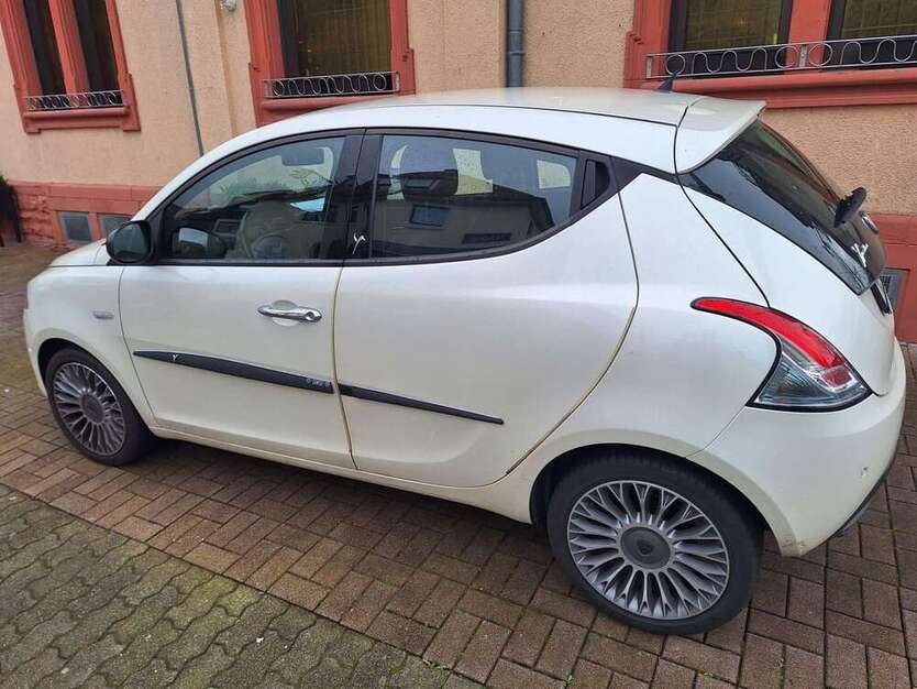 Ypsilon