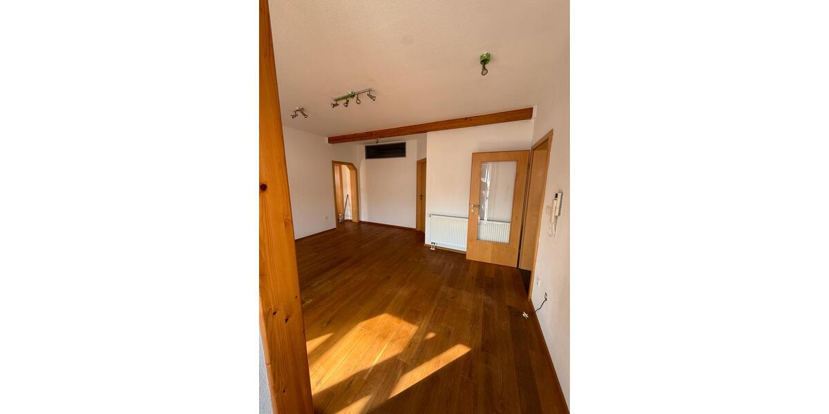 Etagenwohnung Hatzenbühl - 4 Zimmer, 130 m&sup2;, 1.100&euro; | Angebot:25415292